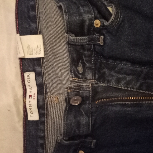 Just like new woman's size 12 Tommy Hilfiger jeans - Picture 2 of 3